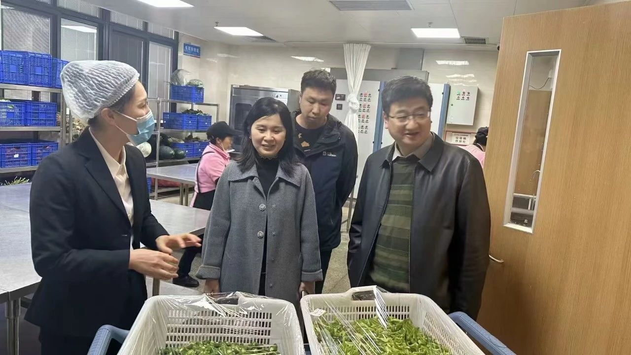 重庆儿童医院食品宁静强化行动：副院长陈大鹏带队检查，确保饮食宁静